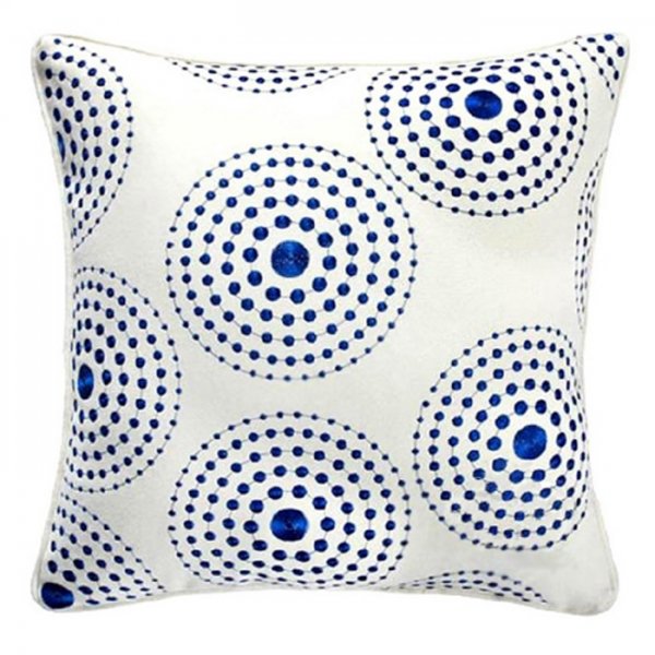 Декоративная подушка Round Pattern синяя вышивка Темно-синий Белый Декоративная подушка Round Pattern синяя вышивка Темно-синий Белый в Твери | Loft Concept