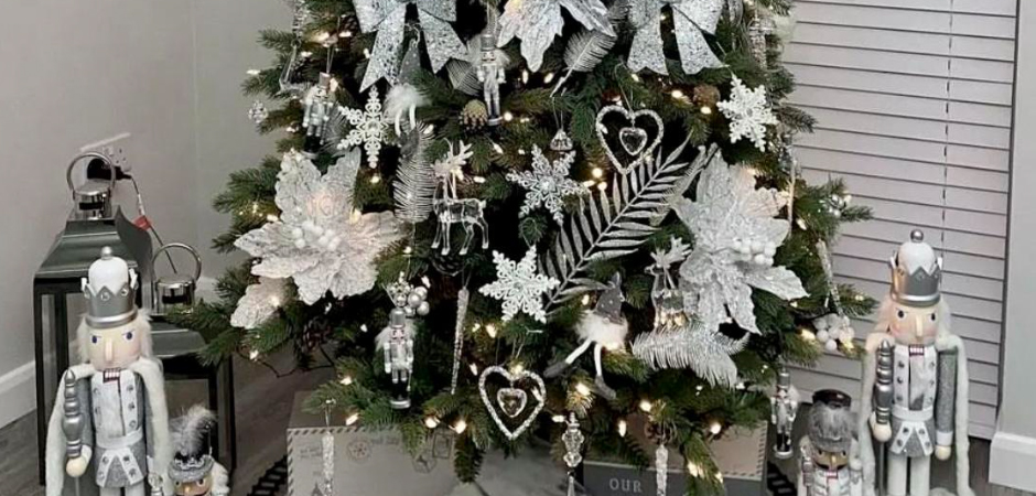 Дизайнерская Елка с Серебряным Декором Christmas Tree Silver Flowers Дизайнерская Елка с Серебряным Декором Christmas Tree Silver Flowers - Loft-Concept в Твери