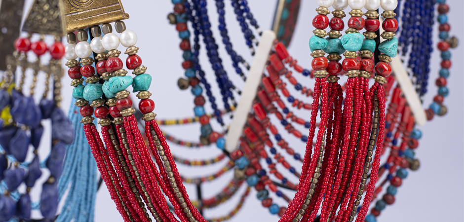 Ожерелье на подставке NECKLACE RED AND BRASS Ожерелье на подставке NECKLACE RED AND BRASS - Loft-Concept в Твери
