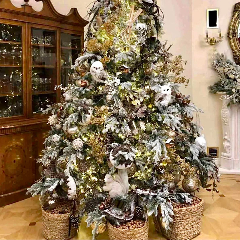 Ель Дизайнерская Украшенная Декором Christmas tree Premium Winter Night Золотой Белый Зеленый Ель Дизайнерская Украшенная Декором Christmas tree Premium Winter Night Золотой Белый Зеленый в Твери | Loft Concept
