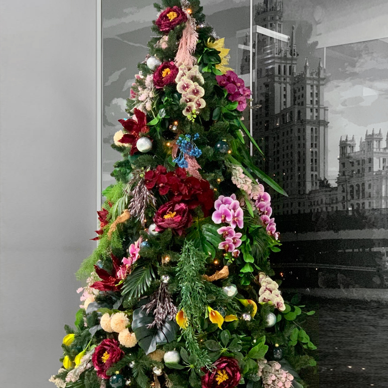 Ель Дизайнерская украшенная тропическими Цветами Christmas tree Tropical Flowers Красный Розовый Зеленый Желтый Ель Дизайнерская украшенная тропическими Цветами Christmas tree Tropical Flowers Красный Розовый Зеленый Желтый в Твери | Loft Concept