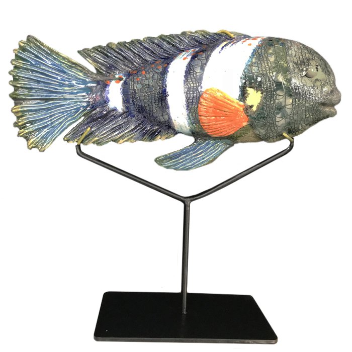 Статуэтка на подставке Orange Spot Fish Серый Черный Белый Статуэтка на подставке Orange Spot Fish Серый Черный Белый в Твери | Loft Concept