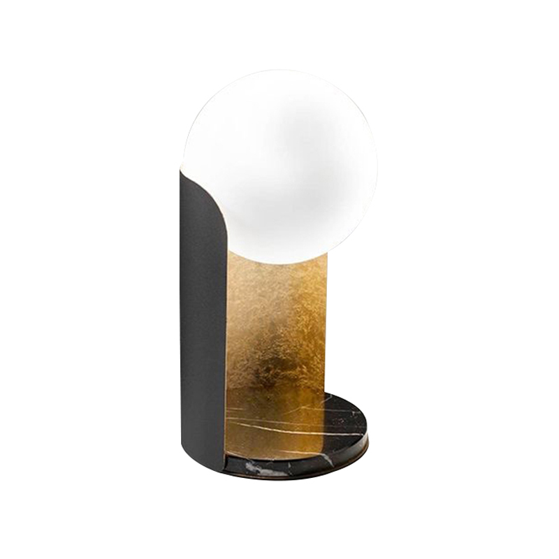 Настольная лампа Alta Table Lamp Золотой Черный Белый Настольная лампа Alta Table Lamp Золотой Черный Белый в Твери | Loft Concept