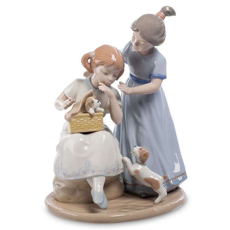 Статуэтка фарфоровая Девочки с собачками Charming Statuette Белый Бежевый Серо-голубой Серый Статуэтка фарфоровая Девочки с собачками Charming Statuette Белый Бежевый Серо-голубой Серый в Твери | Loft Concept