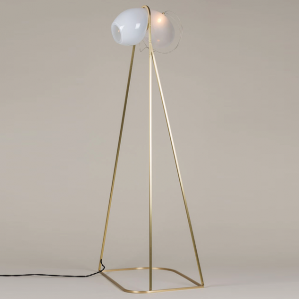 Торшер White glass trap floor lamp Латунь Молочный Прозрачный Торшер White glass trap floor lamp Латунь Молочный Прозрачный в Твери | Loft Concept