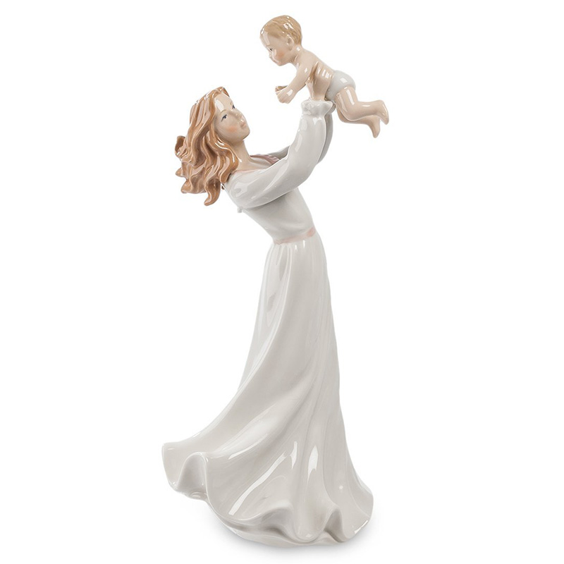 Статуэтка фарфоровая Девушка с ребенком Charming Statuette Белый Бежевый Статуэтка фарфоровая Девушка с ребенком Charming Statuette Белый Бежевый в Твери | Loft Concept