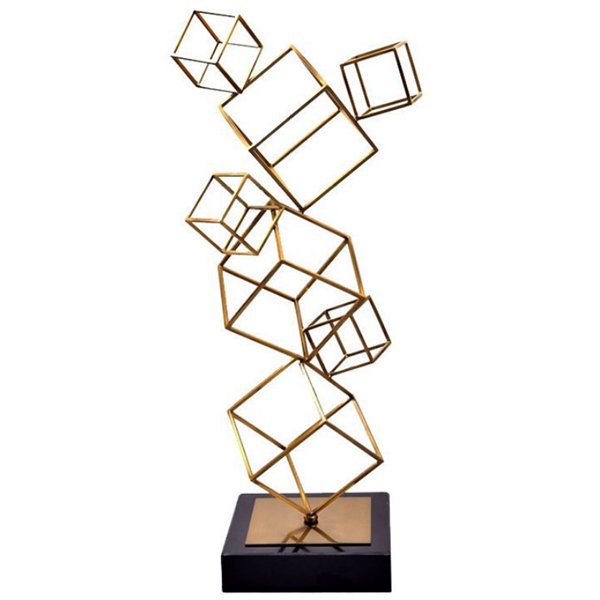 Статуэтка Cube Balance Stat gold Черный Глянцевое золото Статуэтка Cube Balance Stat gold Черный Глянцевое золото в Твери | Loft Concept