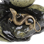 Шар с декором в виде бронзовой ящерицы на подставке из натурального камня Змеевик Natural Stone Spheres 10 см варинант исполнения - 1 | Loft Concept в Твери