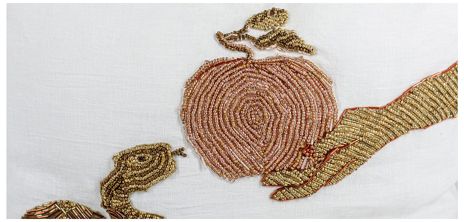 Подушка с вышивкой из бисера Snake with Apple Подушка с вышивкой из бисера Snake with Apple - Loft-Concept в Твери