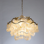 Люстра подвесная с белыми перламутровыми подвесками и изогнутыми золотистыми элементами Диаметр 60 см SHELL Chandelier варинант исполнения - 2 | Loft Concept в Твери