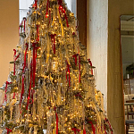 Комплект Новогодней Елки вместе с серебряной мишурой и красными лентами варинант исполнения - 1 | Loft Concept в Твери