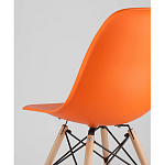 Пластиковый стул на ножках из массива бука Eames Orange варинант исполнения - 3 | Loft Concept в Твери