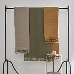 Плед из шерсти зеленого цвета с бахромой Waffle Comfort варинант исполнения - 4 | Loft Concept в Твери