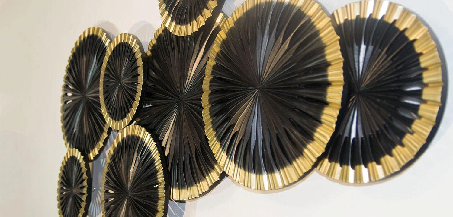 Арт-объект Apollo Black and Gold Wall Plaque Disc gap 8 Арт-объект Apollo Black and Gold Wall Plaque Disc gap 8 - Loft-Concept в Твери