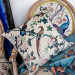 Подушка декоративная с изображением птицы в саду Beige Chinoiserie Birds in the Rose Garden Cushion варинант исполнения - 3 | Loft Concept в Твери