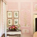 Обои ручная роспись Jharokha Arches Original colourway on pink painted Xuan paper варинант исполнения - 1 | Loft Concept в Твери