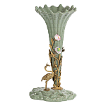 Ваза зеленая фарфоровая с волнистым краем с бронзовой фигуркой журавля Eden Garden  варинант исполнения - 1 | Loft Concept в Твери