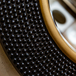 Зеркало в черной фактурной раме с золотым кантом Summon the Light варинант исполнения - 2 | Loft Concept в Твери