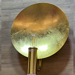 Бра с золотым круглым отражателем и открытой лампой Sun Glow Disc варинант исполнения - 4 | Loft Concept в Твери