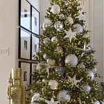 Украшенная Новогодняя Елка с серебряными шарами и звездами варинант исполнения - 1 | Loft Concept в Твери