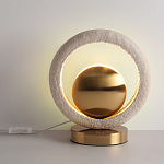 Настольная лампа с бежевым текстурным кольцом и латунным шаром в центре Tactile   варинант исполнения - 3 | Loft Concept в Твери
