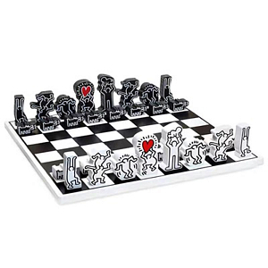 Деревянный шахматный набор Keith Haring Chess Set