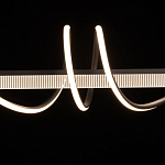 Люстра линейная черного цвета с волнообразным металлическим элементом Luke Lampco Tracer Lamp варинант исполнения - 4 | Loft Concept в Твери