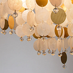 Люстра подвесная с белыми и золотыми круглыми подвесками Диаметр 70 см SHELL Chandelier варинант исполнения - 3 | Loft Concept в Твери