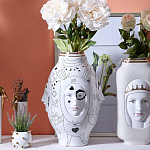 Ваза с декоративными лицами и графическими элементами в виде сердец и символов Faces of Imagination варинант исполнения - 5 | Loft Concept в Твери