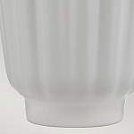 Настольная лампа с белым конусным абажуром и ребристым керамическим основанием Quintiesse варинант исполнения - 6 | Loft Concept в Твери