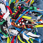 Подушка круглая из джинсовой одежды Heart Round варинант исполнения - 2 | Loft Concept в Твери