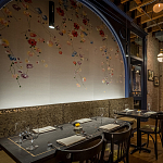 Обои ручная роспись Falling Flowers Standard colourway on Pale Grey dyed silk варинант исполнения - 2 | Loft Concept в Твери