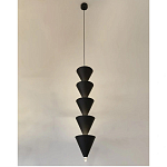 Подвесной светильник светодиодный в виде ряда черных металлических конусов  Herringbone варинант исполнения - 1 | Loft Concept в Твери