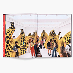 Книга по искусству Yayoi Kusama: I Spend Each Day Embracing Flowers варинант исполнения - 4 | Loft Concept в Твери