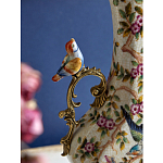 Ваза белого цвета из фарфора с цветочным рисунком и бронзовыми ручками с фигурками птиц Eden Garden porcelain and bronze варинант исполнения - 1 | Loft Concept в Твери