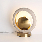 Настольная лампа с бежевым текстурным кольцом и латунным шаром в центре Tactile   варинант исполнения - 4 | Loft Concept в Твери