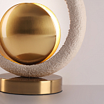 Настольная лампа с бежевым текстурным кольцом и латунным шаром в центре Tactile   варинант исполнения - 7 | Loft Concept в Твери
