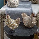 Статуэтка курица с резными белыми цветами на бежевой фактурной поверхности Rustic Chicken варинант исполнения - 4 | Loft Concept в Твери
