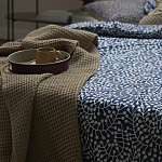 Постельное белье темно-синего цвета с рисунком Blossom Essence Sophie варинант исполнения - 7 | Loft Concept в Твери