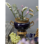 Ваза темно-синяя фарфоровая на бронзовой подставке с ажурным ободком и изогнутыми ручками Eden Garden варинант исполнения - 4 | Loft Concept в Твери