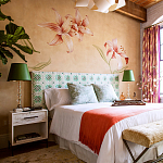 Обои ручная роспись Lilium Special Colourway on yellow painted silk варинант исполнения - 1 | Loft Concept в Твери