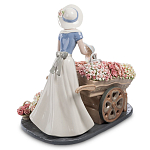 Статуэтка фарфоровая Девушка и маленькая девочка с цветами Charming Statuette варинант исполнения - 3 | Loft Concept в Твери