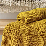 Плед из хлопка жемчужной вязки горчичного цвета Waffle Comfort варинант исполнения - 7 | Loft Concept в Твери