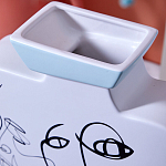 Ваза плоская белая с абстрактными черными линиями в форме лиц Faces of Imagination варинант исполнения - 6 | Loft Concept в Твери