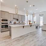 Подвесной светильник золотого цвета с двумя вытянутыми овальными рамками в форме скрепки Eurofase варинант исполнения - 7 | Loft Concept в Твери