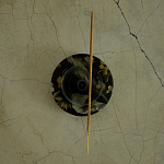 Круглая подставка под благовония из эпоксидной смолы с цветами черная Epoxy Resin Flowers Incense Stand Black варинант исполнения - 3 | Loft Concept в Твери