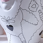 Ваза с декоративными лицами и графическими элементами в виде сердец и символов Faces of Imagination варинант исполнения - 10 | Loft Concept в Твери