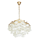Люстра подвесная с белыми перламутровыми подвесками и изогнутыми золотистыми элементами Диаметр 60 см SHELL Chandelier варинант исполнения - 1 | Loft Concept в Твери