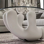 Дизайнерский журнальный стол с круглой прозрачной столешницей на белом фигурном основании Luqak варинант исполнения - 4 | Loft Concept в Твери