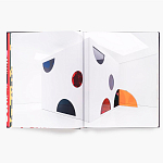 Книга по искусству Yayoi Kusama: I Spend Each Day Embracing Flowers варинант исполнения - 5 | Loft Concept в Твери